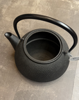 南部鉄器 岩鋳 鉄瓶 650ml アラレ(IH対応)