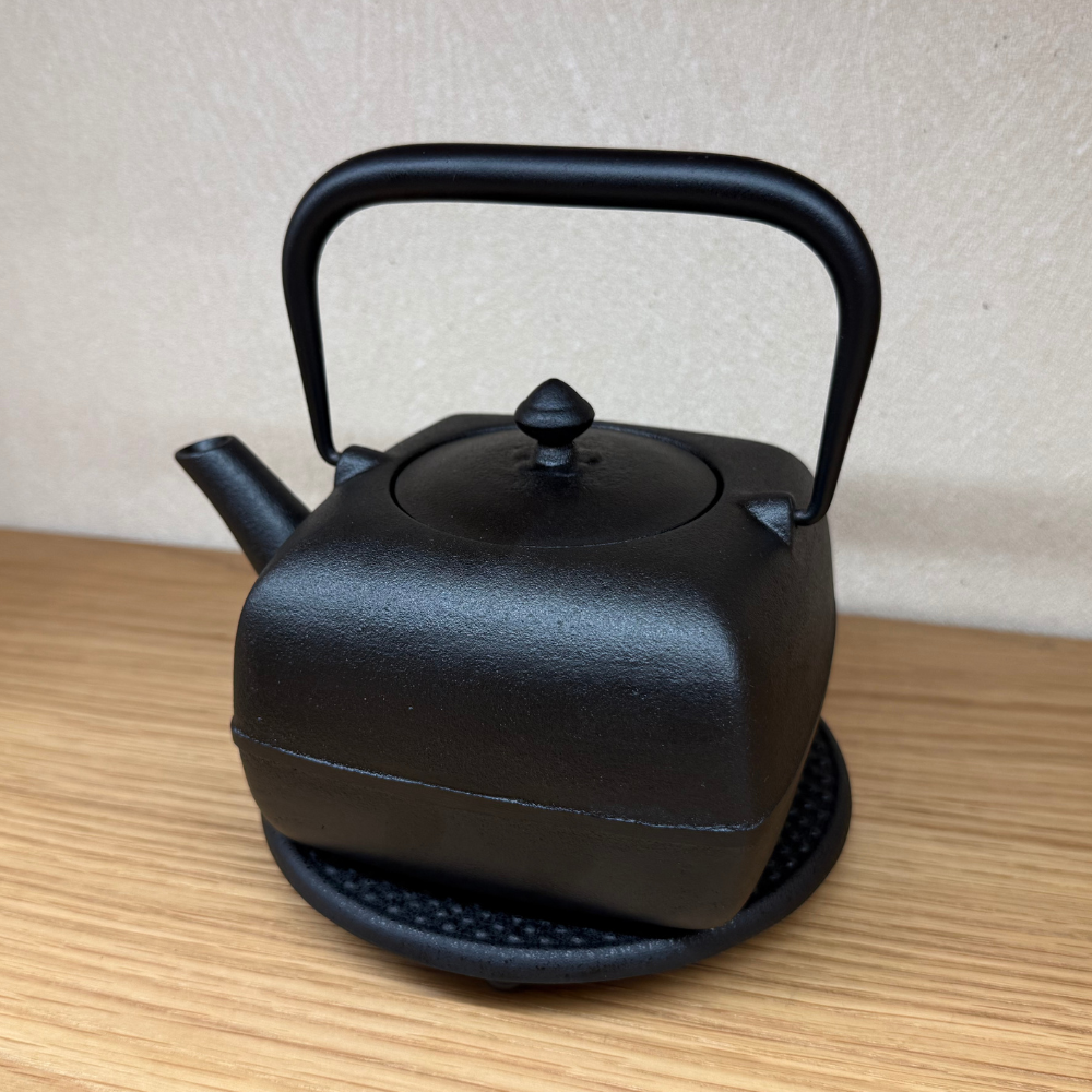 山形鋳物 菊地保寿堂 WAZUQU(ワズク）鉄瓶 よほう 900ml