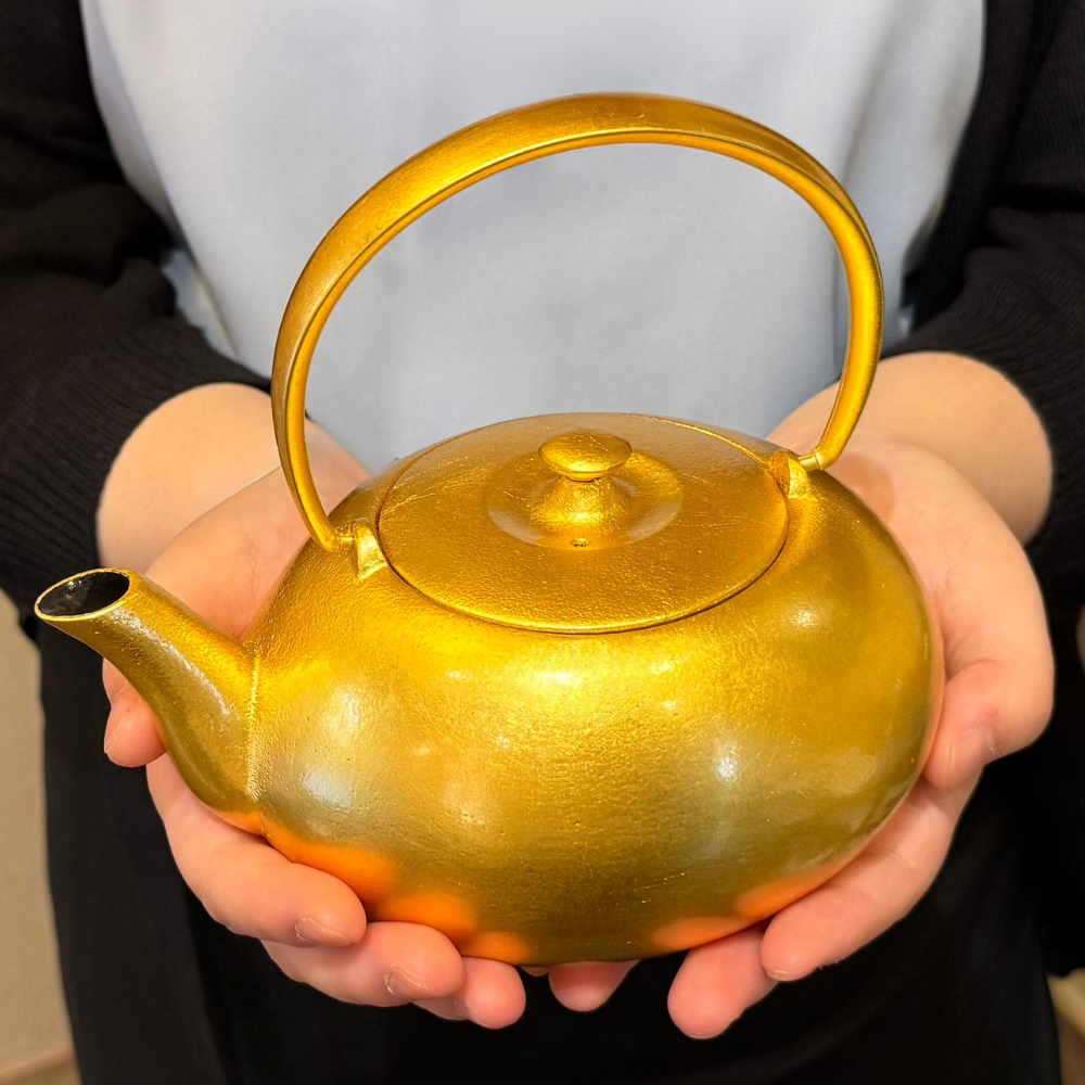 （特別限定モデル）山形鋳物 菊地保寿堂 WAZUQU(ワズク）金箔鉄急須 ふくS  600ml
