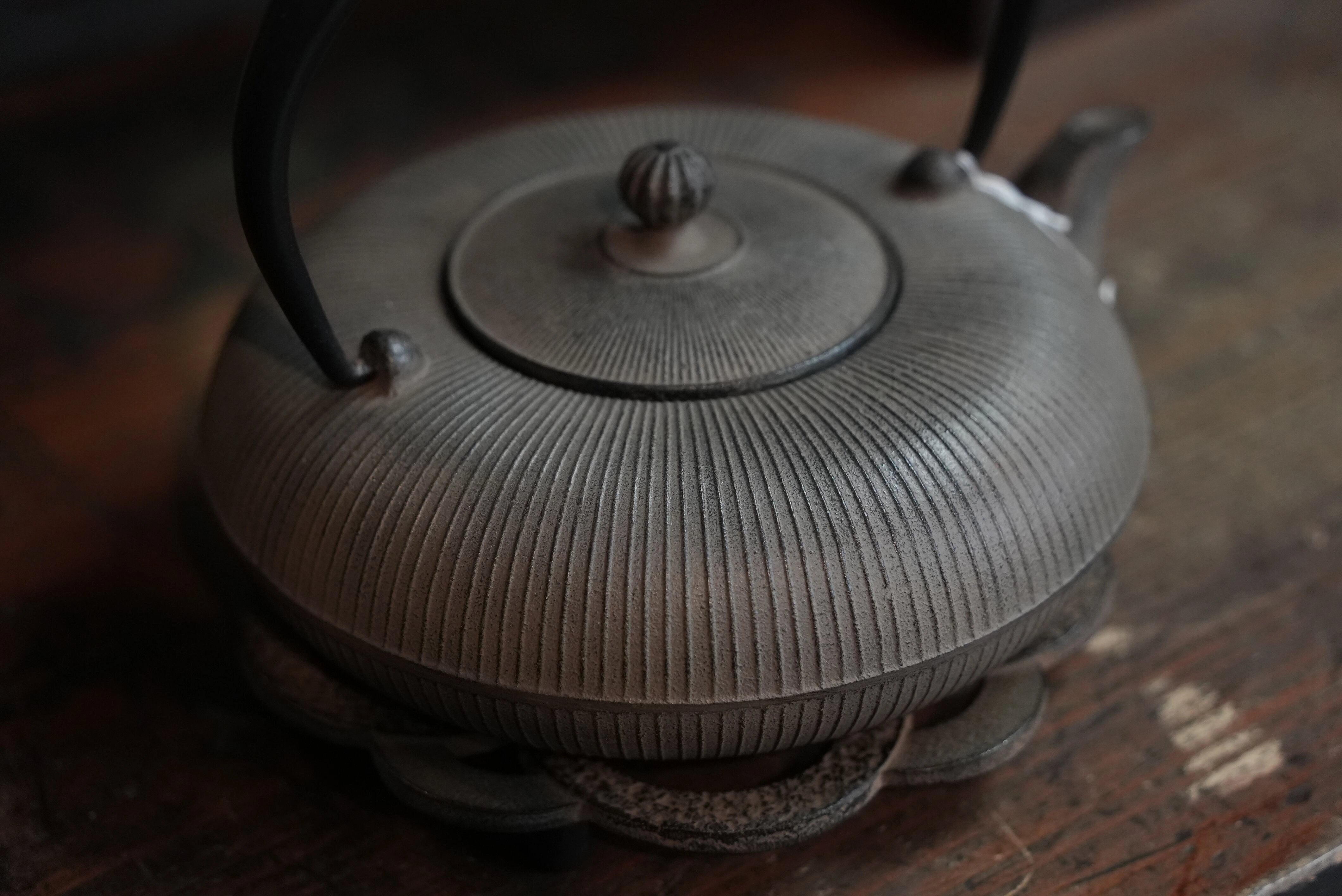 南部鉄器 及富 鍋敷き 花丸