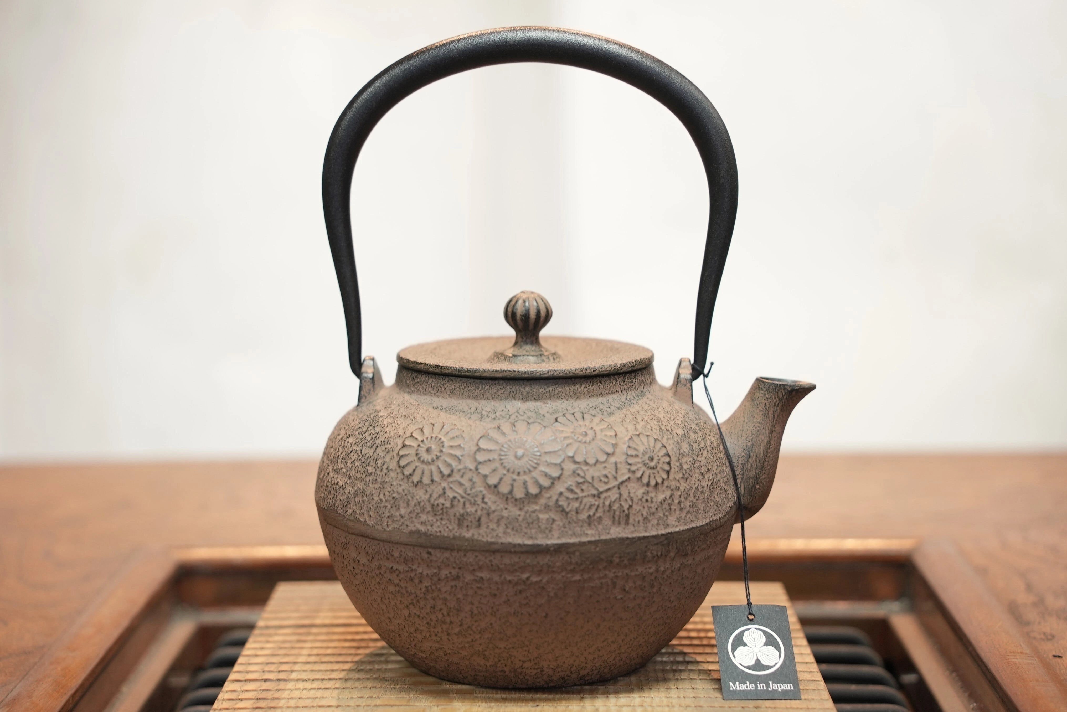 南部鉄器 及富 鉄瓶 宝徳菊 ひさご色 0.8L