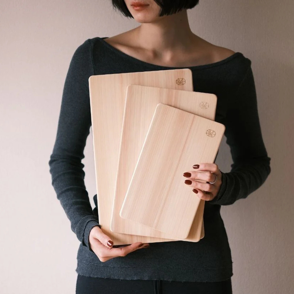 贈り物にぴったりな ひのきのMANAITA  M