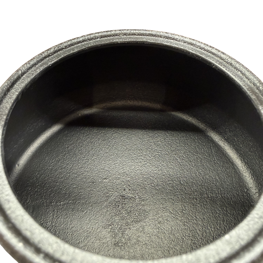 nambu-ironware-tetsubin-uncoated-interior.png__PID:5873014c-496b-4102-aebe-f1001c653f76